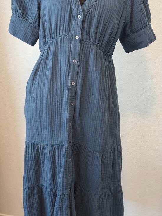 Madewell Dresses & Skirts - Madewell
Lightspun Tiered Button Front Midi
Dress-Size 4